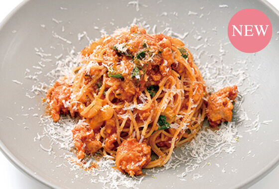 サルシッチャ、ローズマリー、 セロリのトマトソースパスタ