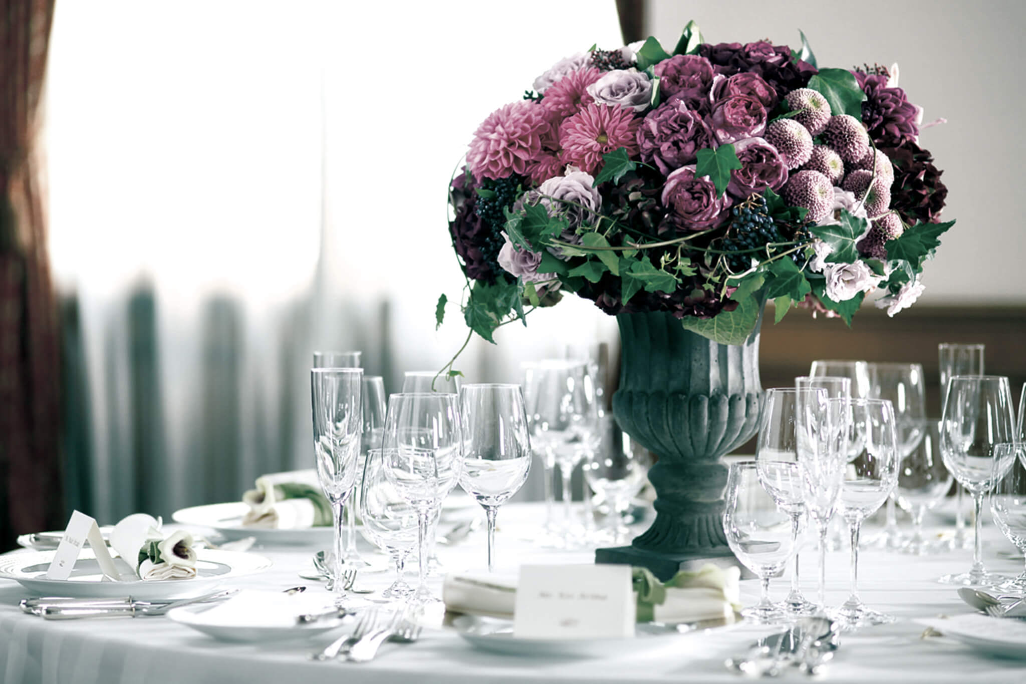ホテル ラ・スイート神戸ハーバーランド　結婚式でのテーブル装花の一例